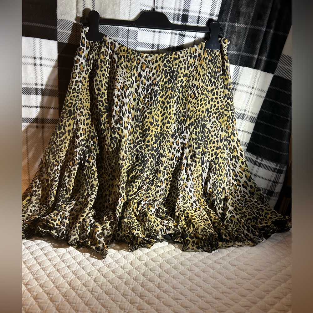 I.C.E animal print  flare out, mid length, size 10 skirt 100% silk sides zipper - Picture 3 of 7